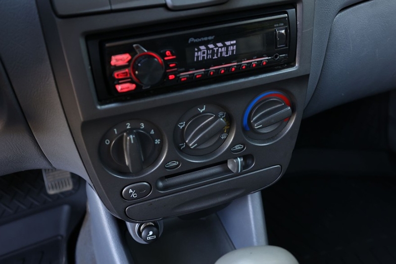 Hyundai Accent II (LC) с пробегом: дыра из арки в салон и электрика, в которой нечему ломаться