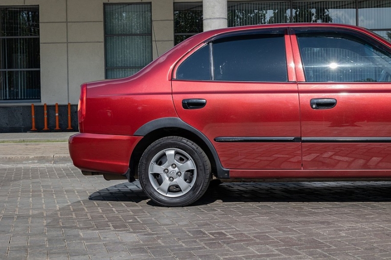 Hyundai Accent II (LC) с пробегом: дыра из арки в салон и электрика, в которой нечему ломаться