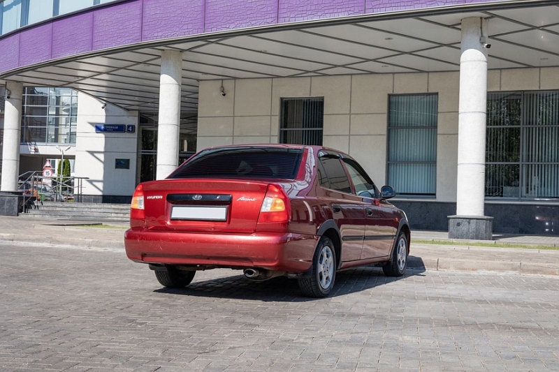 Hyundai Accent II (LC) с пробегом: дыра из арки в салон и электрика, в которой нечему ломаться