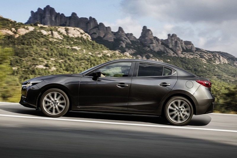 Выбираем седан С-класса с пробегом за 2 миллиона рублей: вариаторов много, моторов мало