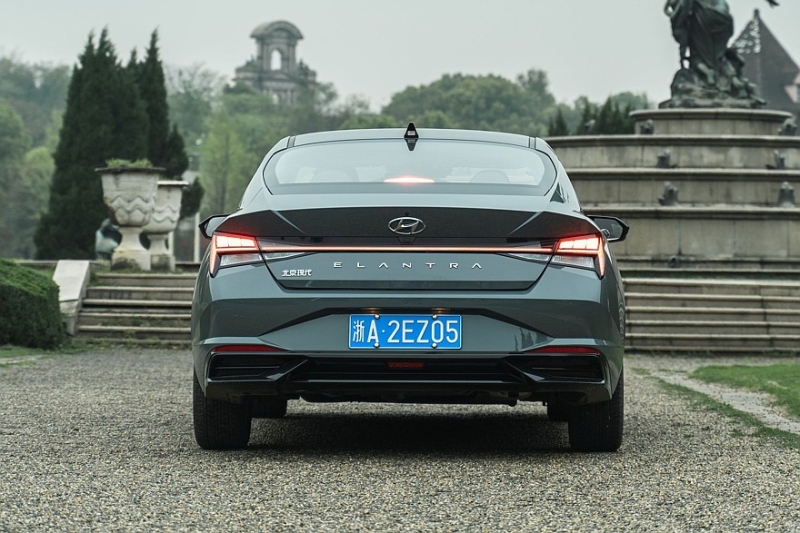 Выбираем седан С-класса с пробегом за 2 миллиона рублей: вариаторов много, моторов мало