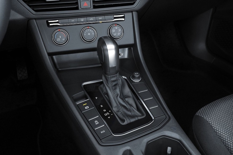 Выбираем седан С-класса с пробегом за 2 миллиона рублей: вариаторов много, моторов мало