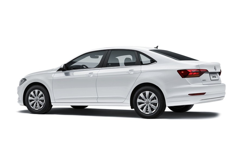 Выбираем седан С-класса с пробегом за 2 миллиона рублей: вариаторов много, моторов мало