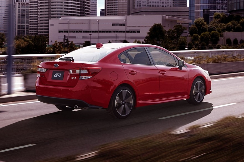 Выбираем седан С-класса с пробегом за 2 миллиона рублей: вариаторов много, моторов мало