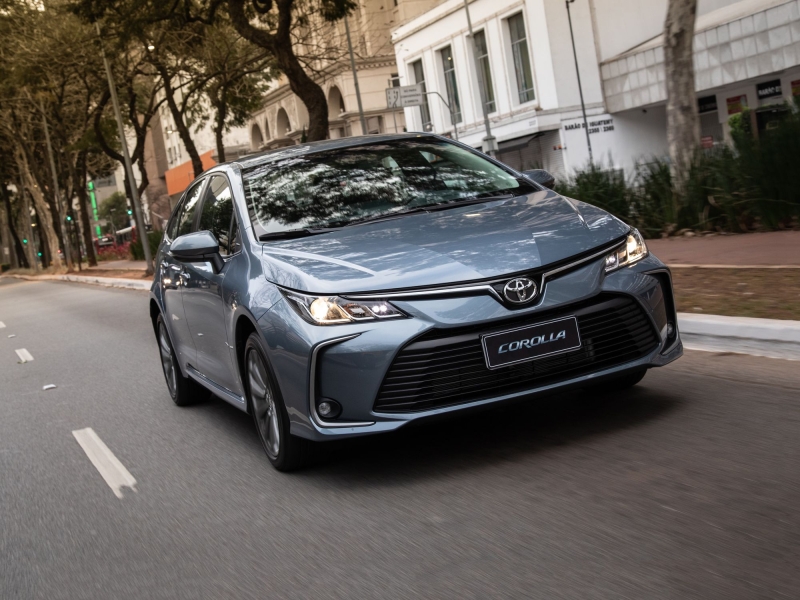 Выбираем седан С-класса с пробегом за 2 миллиона рублей: вариаторов много, моторов мало