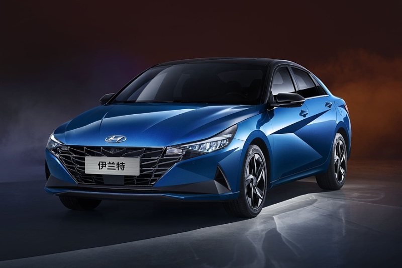 Выбираем седан С-класса с пробегом за 2 миллиона рублей: вариаторов много, моторов мало