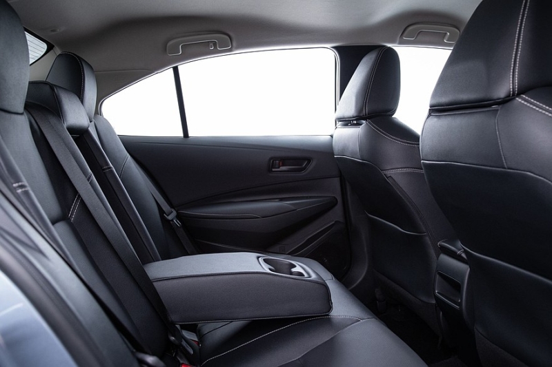 Выбираем седан С-класса с пробегом за 2 миллиона рублей: вариаторов много, моторов мало