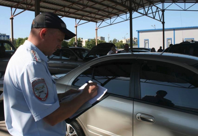 Можно ли поставить автомобиль на учет с трещиной на лобовом стекле в 2025 году