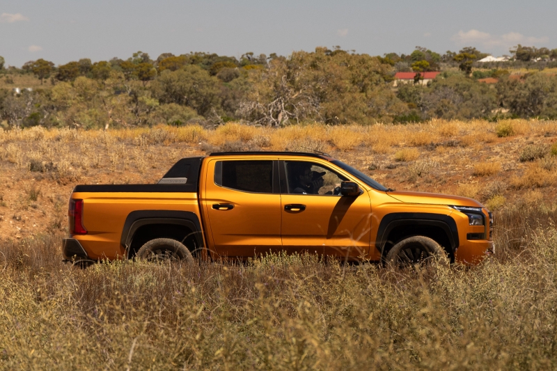 Nissan готовит Navara следующего поколения: пикап появится в следующем году