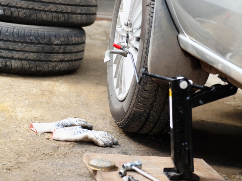 Сварка, экстрактор, дрель: как выкрутить колёсный болт с сорванными гранями