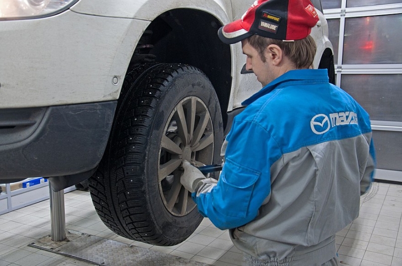 Сварка, экстрактор, дрель: как выкрутить колёсный болт с сорванными гранями