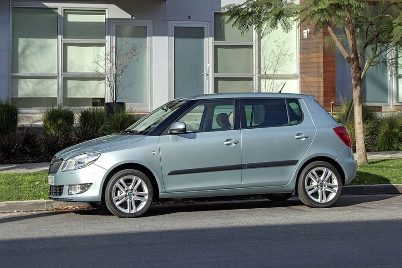 Выбираем хэтчбек B-класса с пробегом за 1,5 миллиона рублей: моторы – одни, коробки – разные