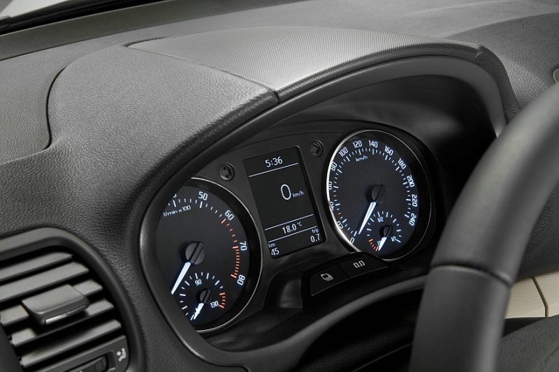 Выбираем хэтчбек B-класса с пробегом за 1,5 миллиона рублей: моторы – одни, коробки – разные