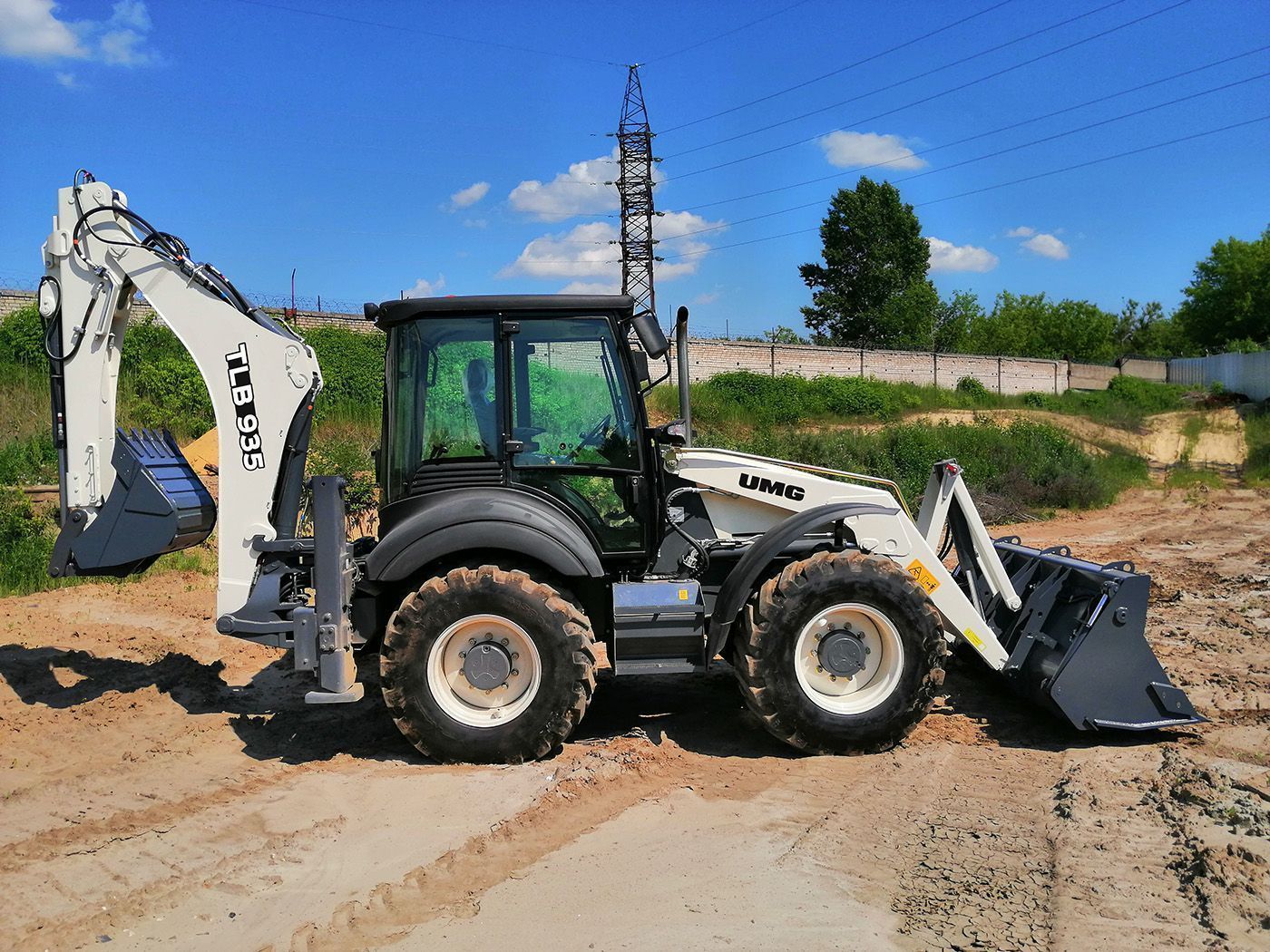 Как выбрать экскаваторы-погрузчики для строительных работ