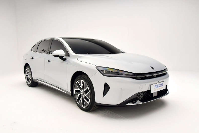 Бизнес-класс по цене эконома: флагманский седан Baojun показал свой просторный салон