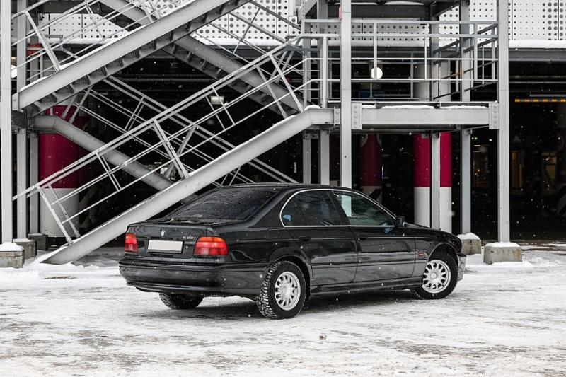 BMW 5 series IV (E39) с пробегом: гнилое днище и последствия самодельных улучшений