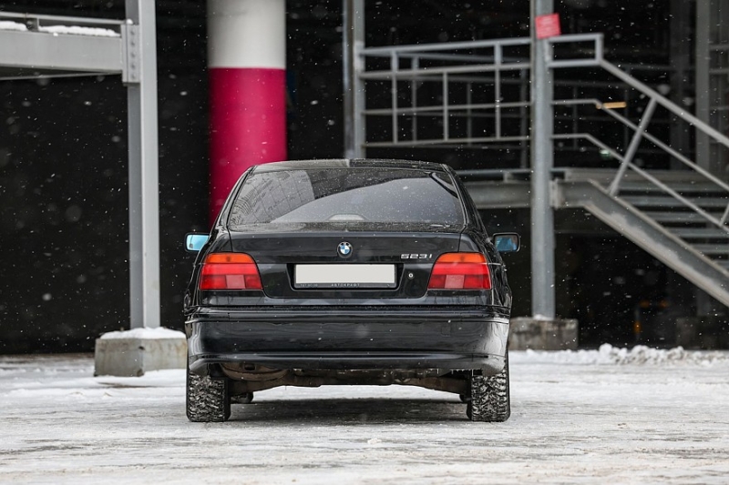 BMW 5 series IV (E39) с пробегом: гнилое днище и последствия самодельных улучшений