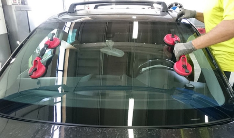 Почему нельзя экономить на замене автостекла: скрытые риски и последствия