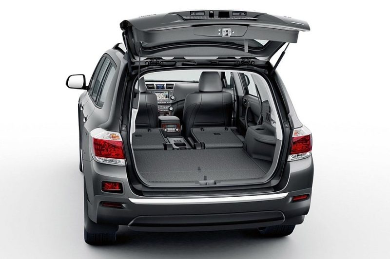 Выбираем кроссовер E-класса с пробегом за 1,5 миллиона: украденные фары и вожделенный 3,5