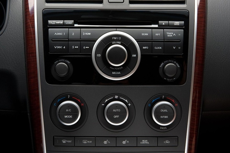 Выбираем кроссовер E-класса с пробегом за 1,5 миллиона: украденные фары и вожделенный 3,5