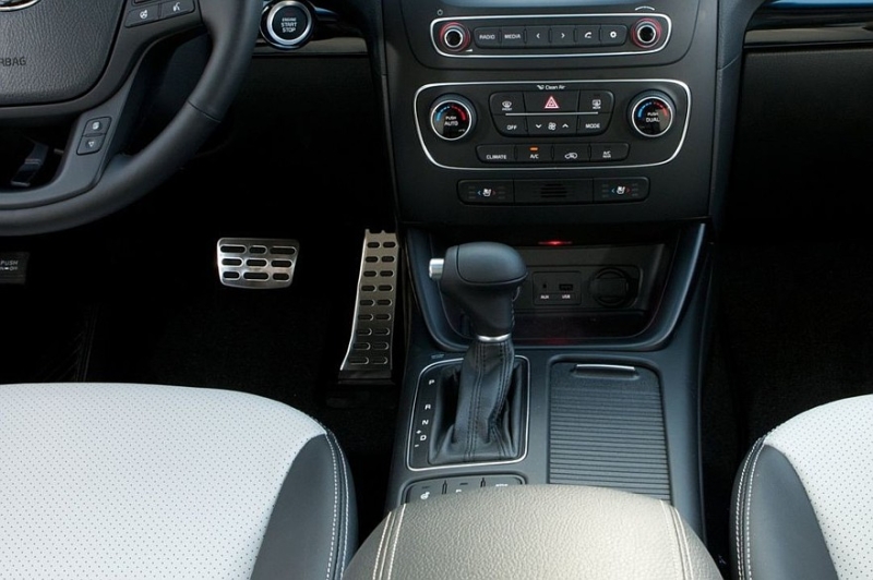 Выбираем кроссовер E-класса с пробегом за 1,5 миллиона: украденные фары и вожделенный 3,5