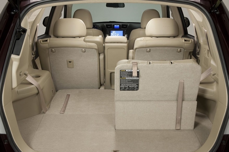 Выбираем кроссовер E-класса с пробегом за 1,5 миллиона: украденные фары и вожделенный 3,5