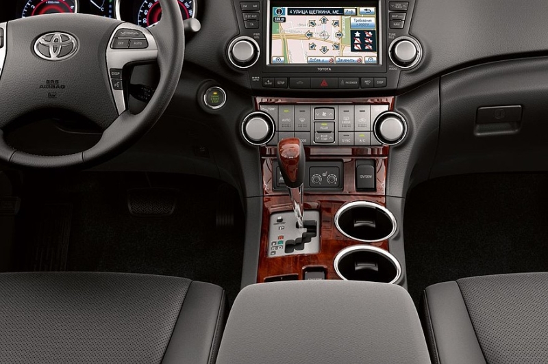 Выбираем кроссовер E-класса с пробегом за 1,5 миллиона: украденные фары и вожделенный 3,5