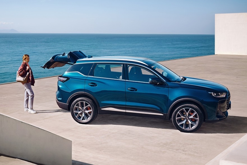 Chery объявила о старте продаж кроссовера Tiggo 7L в РФ: полный прайс-лист