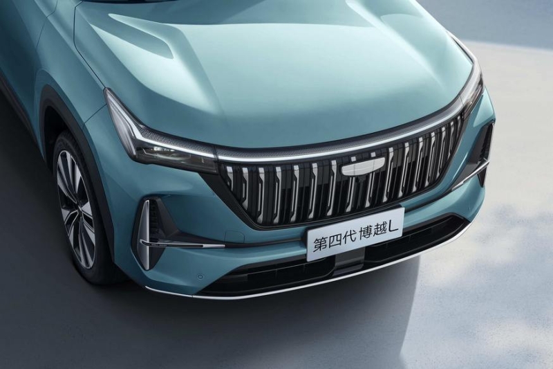 Geely Atlas с другим дизайном показали на официальных фото, он объявлен новым поколением