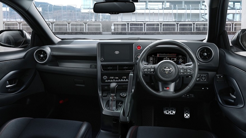 Хот-хэтч Toyota GR Yaris опять обновлён: усиленное шасси и новый аэродинамический обвес