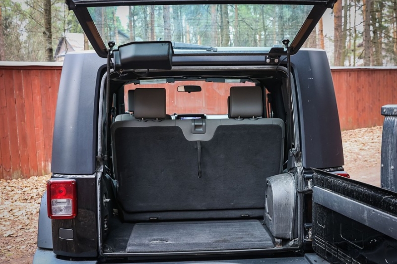 Jeep Wrangler III JK с пробегом: непривычная коррозия и грубый, но выносливый салон