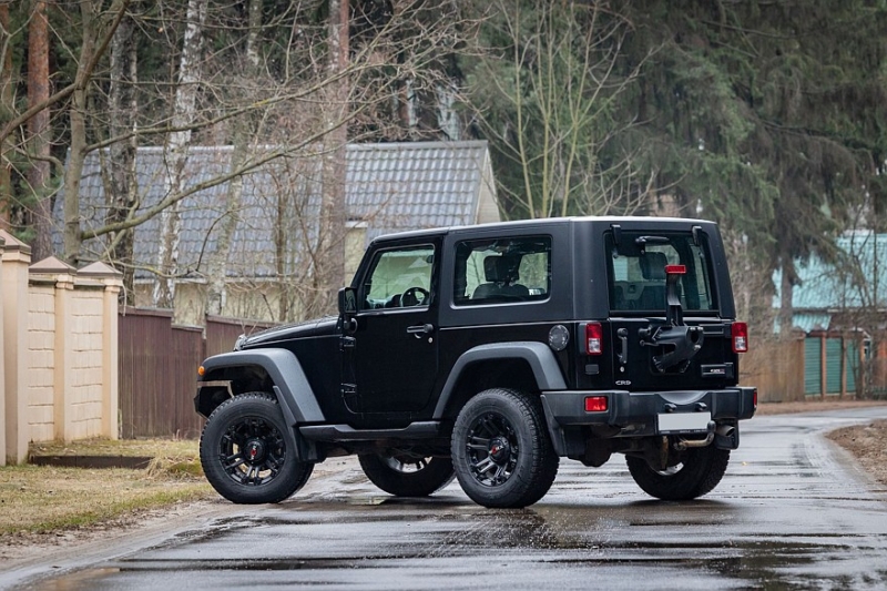 Jeep Wrangler III JK с пробегом: непривычная коррозия и грубый, но выносливый салон