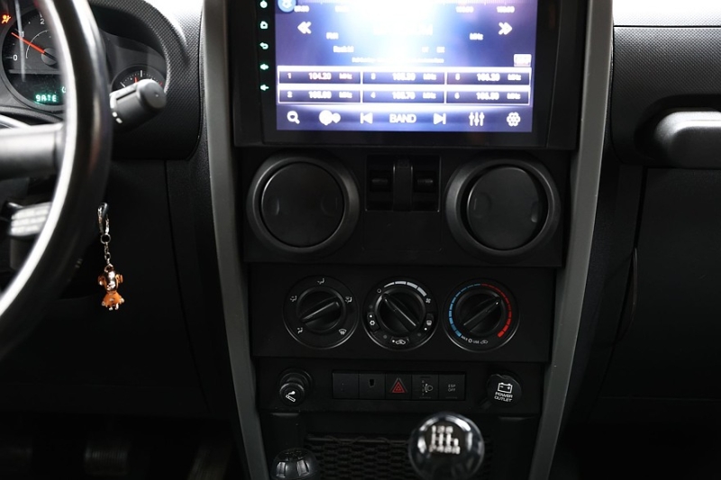 Jeep Wrangler III JK с пробегом: непривычная коррозия и грубый, но выносливый салон