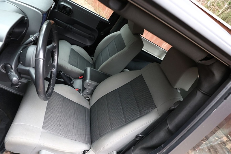 Jeep Wrangler III JK с пробегом: непривычная коррозия и грубый, но выносливый салон