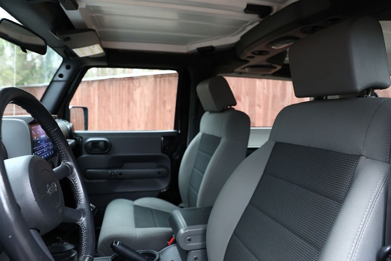 Jeep Wrangler III JK с пробегом: непривычная коррозия и грубый, но выносливый салон