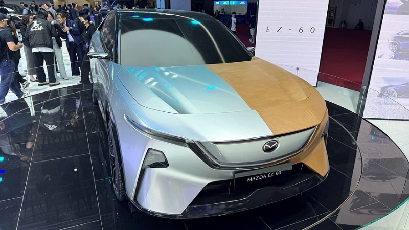 Mazda EZ-60: китайская платформа, большое табло в салоне и глобальные амбиции
