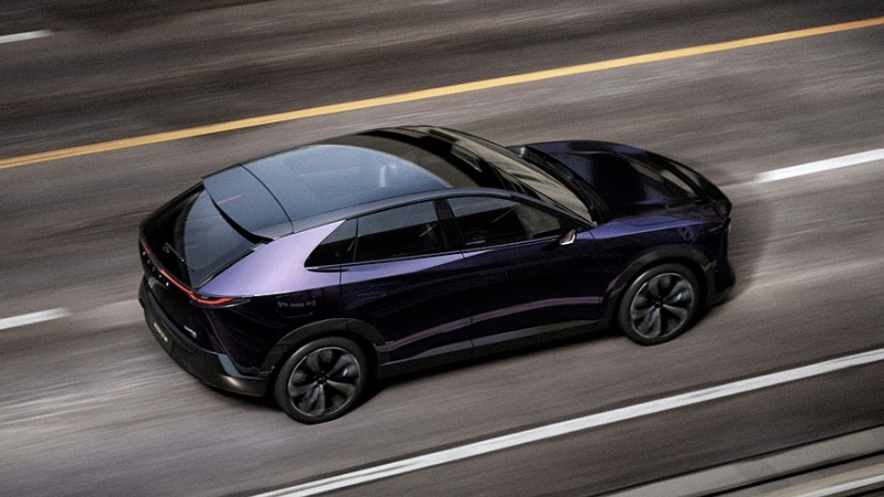 Mazda EZ-60: китайская платформа, большое табло в салоне и глобальные амбиции