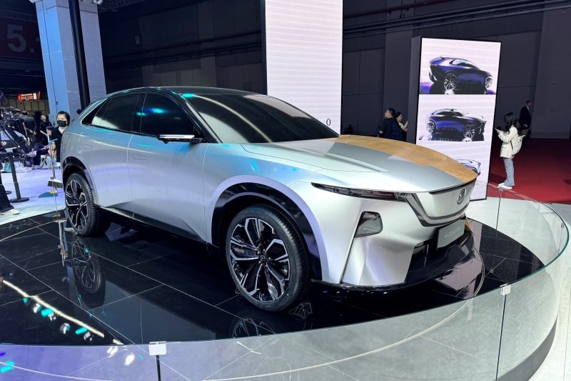 Mazda EZ-60: китайская платформа, большое табло в салоне и глобальные амбиции