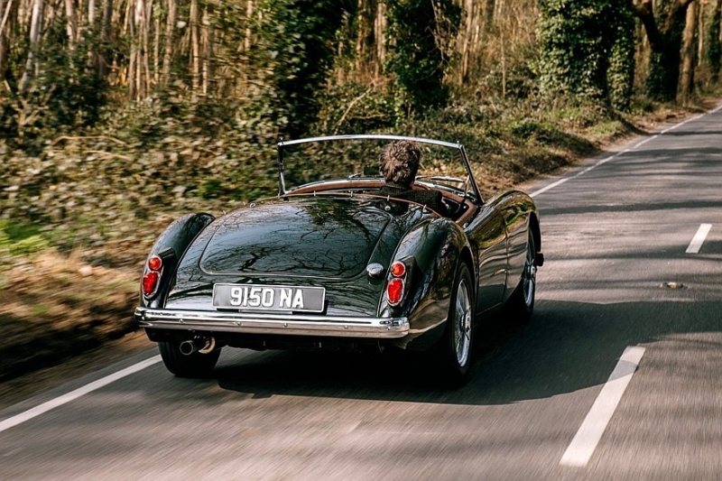 MGA Factory Edition: лёгкий рестомод от Frontline Cars с двумя моторами Ford на выбор