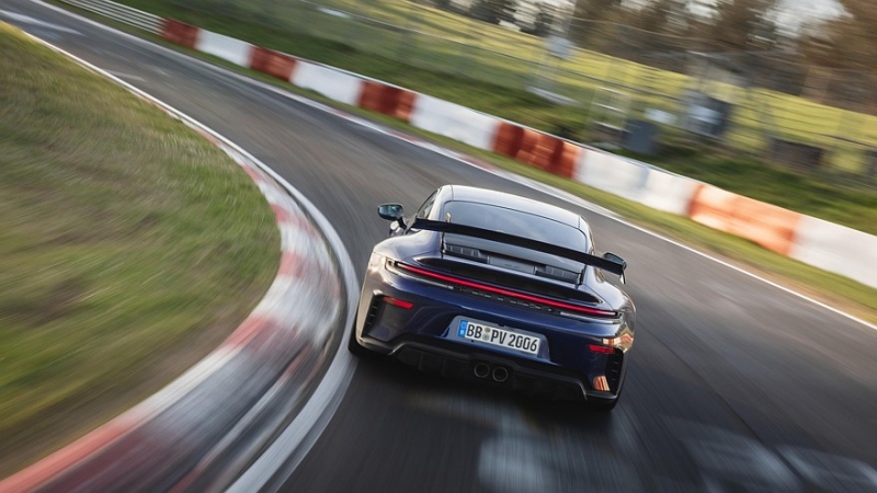 Porsche 911 GT3 стал самым быстрым спорткаром с МКП на Нюрбургринге