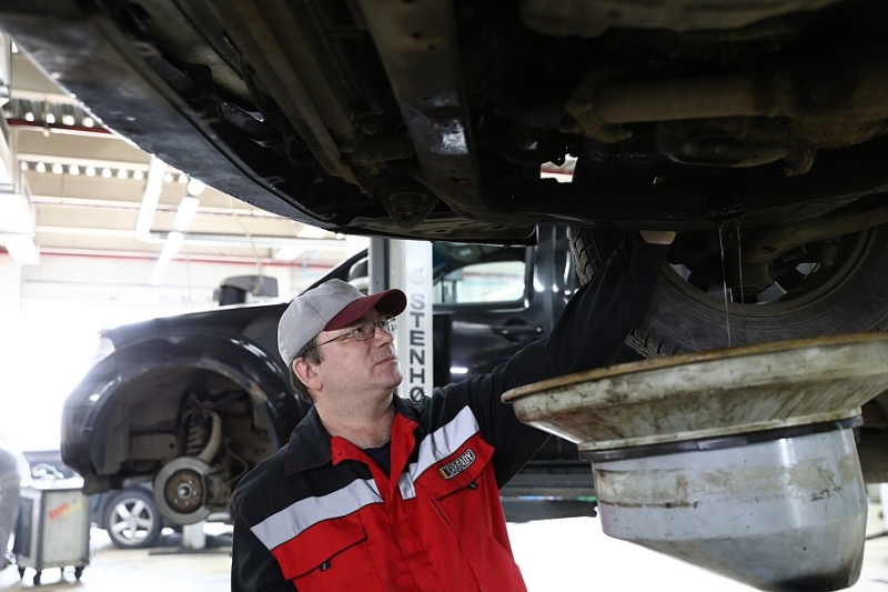 Течь масла и дюжина владельцев: ремонт и обслуживание Nissan Teana I (J31)