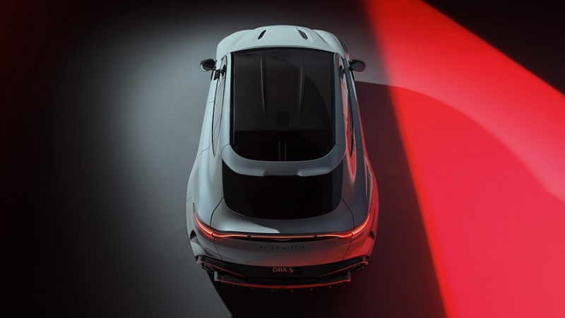 Топовый кроссовер Aston Martin DBX S: форсированный битурбомотор V8 и улучшенная динамика