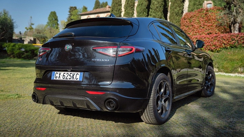 Внешность Alfa Romeo Stelvio нового поколения раскрылась на патентных изображениях