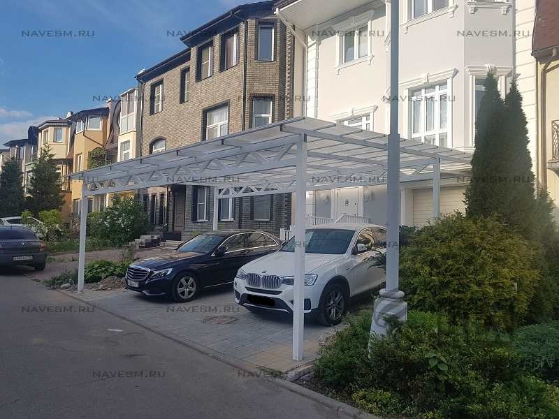 Навесы из поликарбоната: универсальное решение для защиты и комфорта