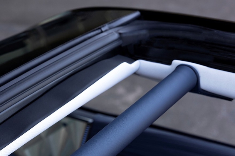 Эмманюэль Макрон получил ко Дню Победы новый автомобиль — бронированный DS N°8