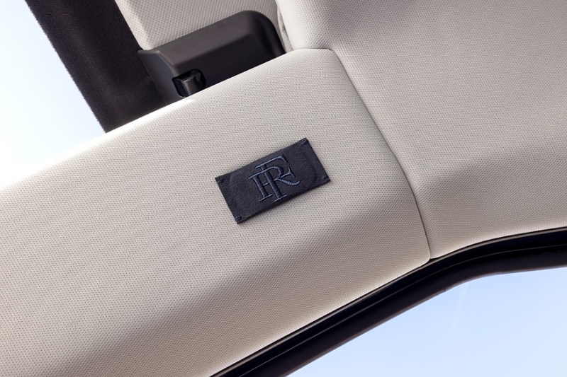 Эмманюэль Макрон получил ко Дню Победы новый автомобиль — бронированный DS N°8