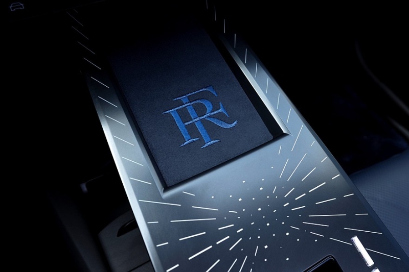 Эмманюэль Макрон получил ко Дню Победы новый автомобиль — бронированный DS N°8