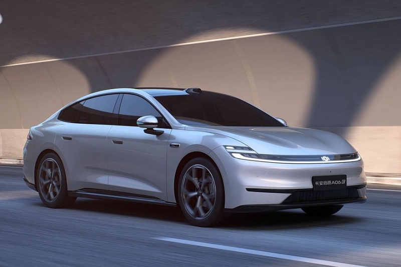 Новый лифтбек Changan Qiyuan A06 приготовился к премьере