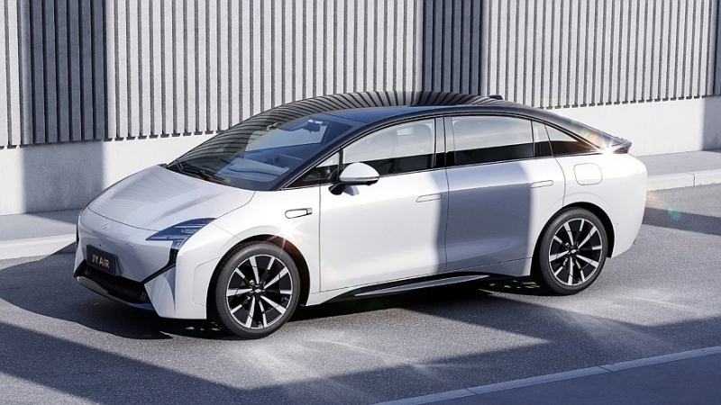 Под крылом самолёта: рождённый авиакомпанией лифтбек Juneyao Air выходит на рынок