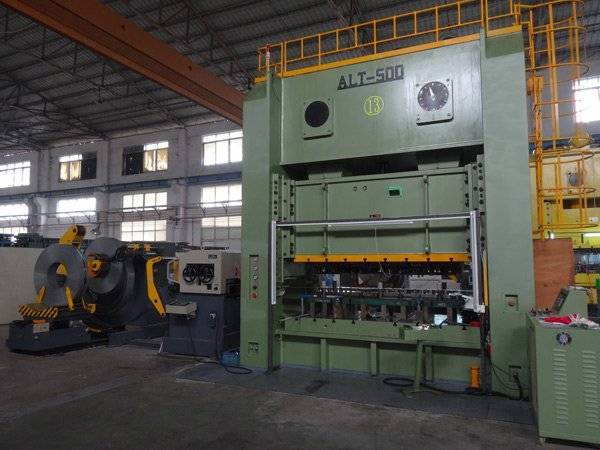 Листообрабатывающее оборудование: виды и особенности выбора